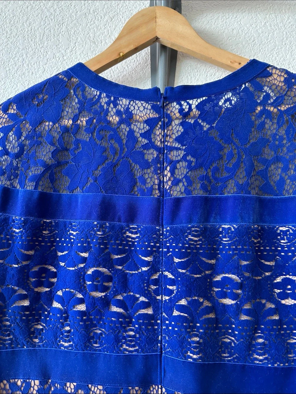 Tadashi Shoji Royal Blue Velvet Lace Overlay Midi Dress size 12 - Picture 4 of 7